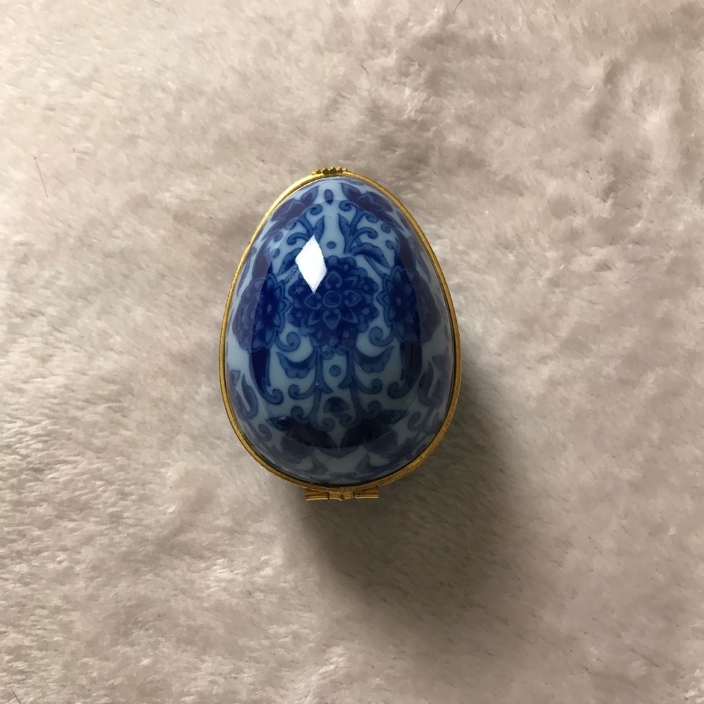 Designed By Shibata Japan Porcelain Hand Painted Egg Shaped Hinged Trinket Box - Picture 6 of 13